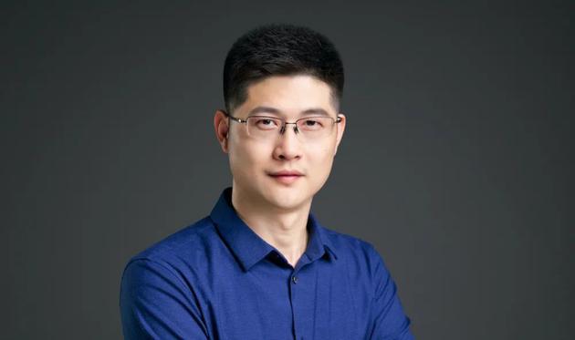 "本科期间,石拓在清华大学基础科学班学习,研究生和博士期间开始研究