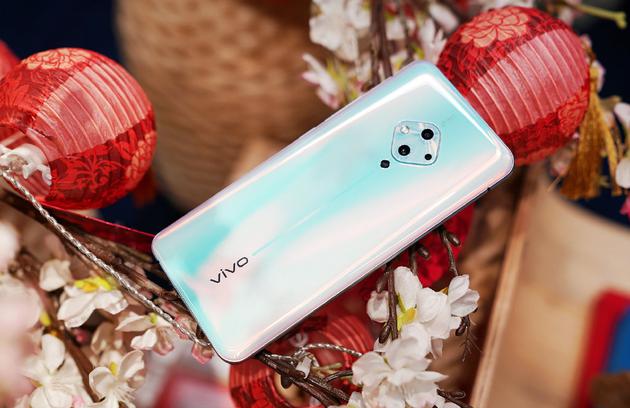 新浪数码:轻薄自拍旗舰vivo S7下周发布 四个卖点提前解析新浪数码2020-07-28 14:39:260阅