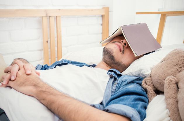 科学家很早就知道睡眠在学习过程中起着重要作用，但是睡觉时也能学习吗？