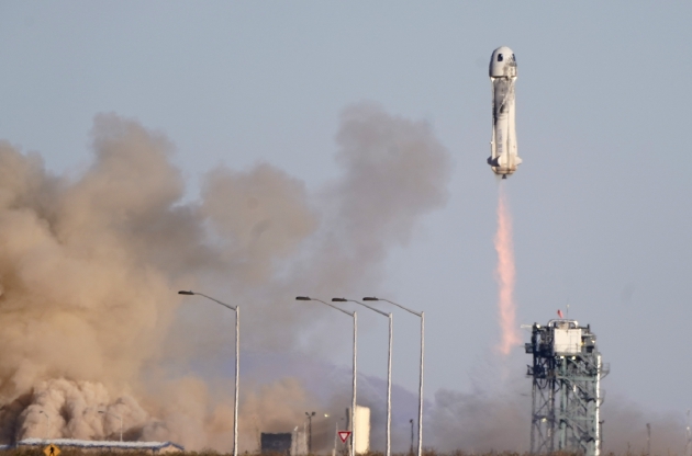 商业航天飞行使更多的人能够进入太空，图为蓝色起源公司的飞船