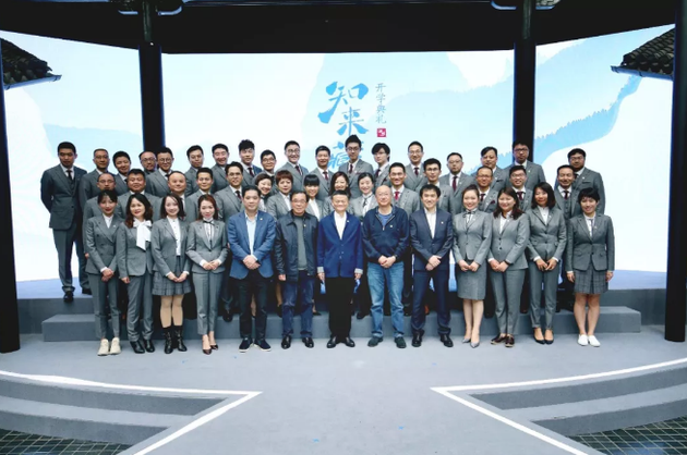 马云湖畔演讲:做企业就像种地 时刻准备应对波动