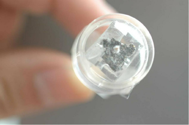 　美国赠送的一克月壤，其中0.5克已被用来做实验