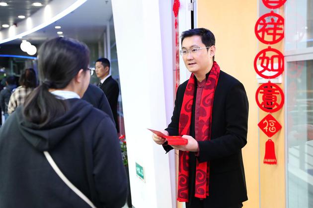 瓦杰帕伊:阿里巴巴与腾讯:中国互联网巨头之争将走向世界 马化腾向员工派送红包