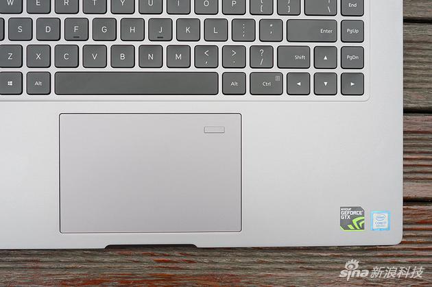 触控板保留了指纹识别