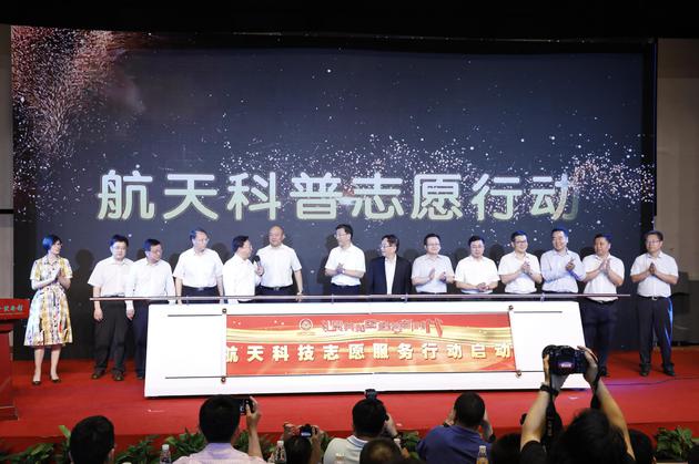 礼赞共和国 追梦新时代:中国科技馆推航天成果