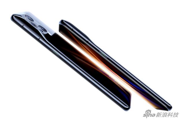 OPPO Find X3系列的镜头设计非常有辨识度