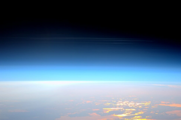 国际空间站上看到的地球大气层