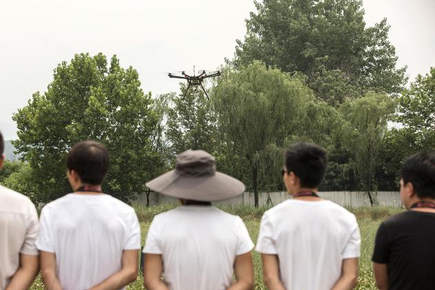 彭博社：中国科技企业研发无人机 规章制度有待完善