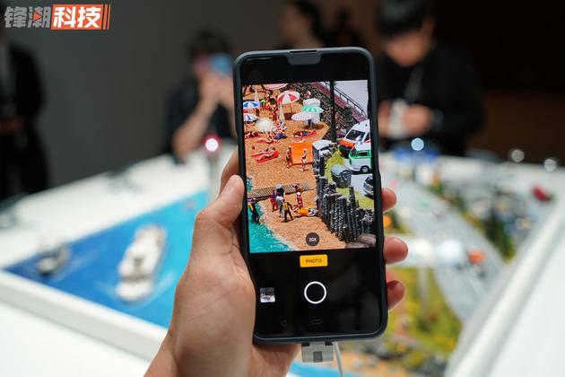 要做最强拍照手机?OPPO 10倍混合光学变焦样