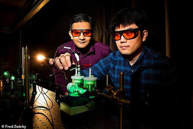 人工光合作用 二氧化碳与水合成液体燃料丙烷 化学反应 叶绿素 光合作用 新浪科技 新浪网 人工光合作用 二氧化碳与水合成液体燃料丙烷 化学反应 叶绿素 光合作用 新浪科技 新浪网