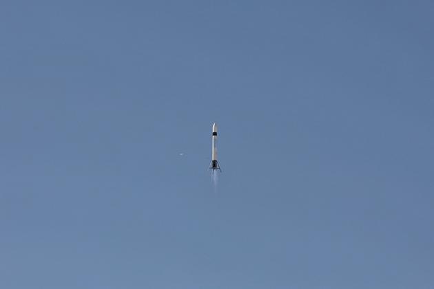 △ 火箭点火升空。