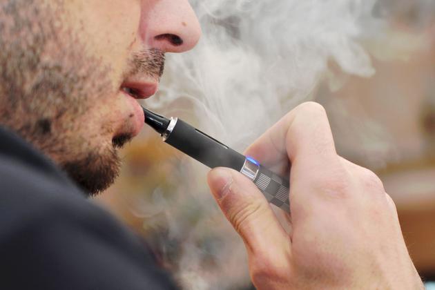 FDA建议消费者远离电子烟 已确认1000多例相关的肺部病例