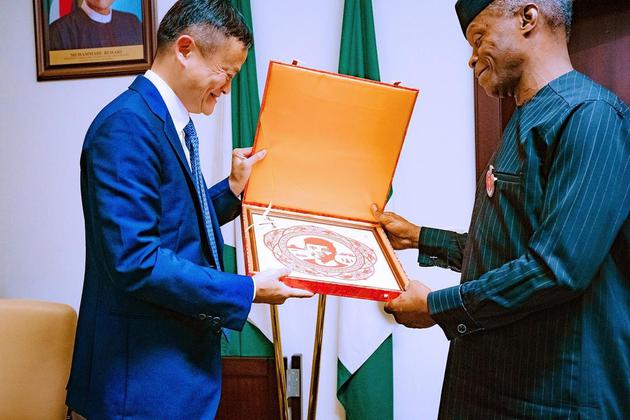 图/马云与尼日利亚副总统奥新巴乔