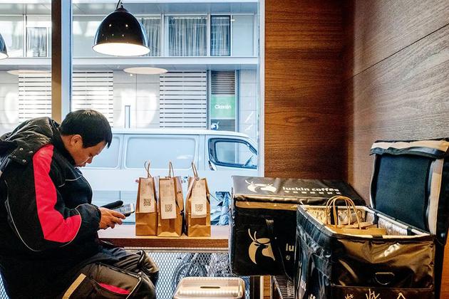外卖是瑞幸咖啡的卖点之一。图/视觉中国