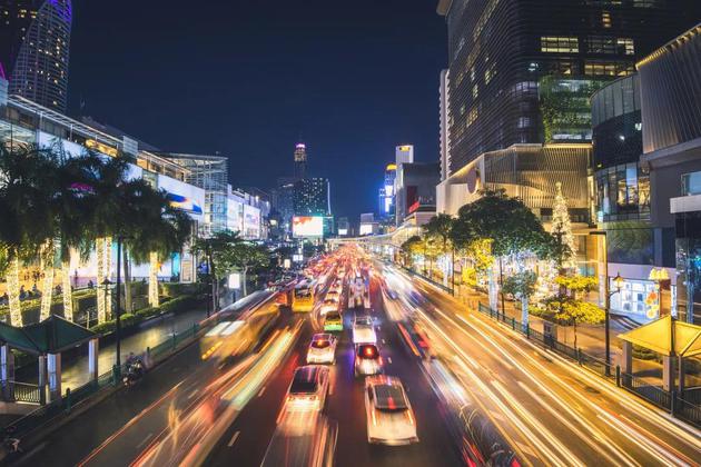 新浪科技综合|新能源车“狂奔”，12月销量有望破纪录：国内车市“翘尾”收官