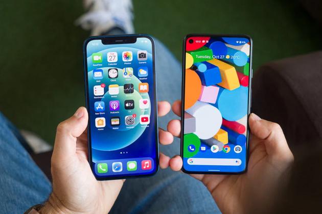 ▲ iPhone VS Pixel。 图片来自:cnet