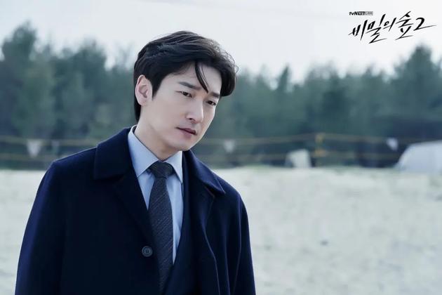 《秘密森林2》中曹承佑饰演黄始木