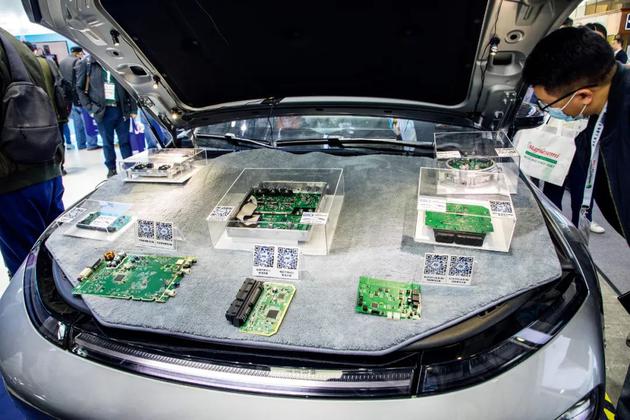 4月14日，慕尼黑上海电子展上展出的汽车芯片。图/IC