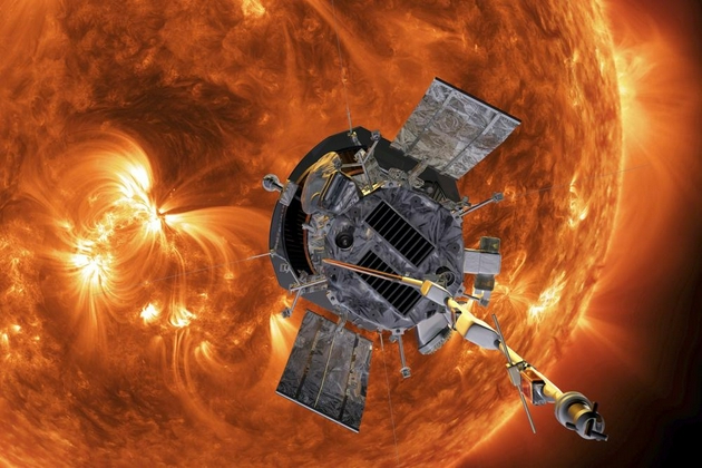 美国宇航局提供的图片描绘了帕克太阳探测器接近太阳时的情景。