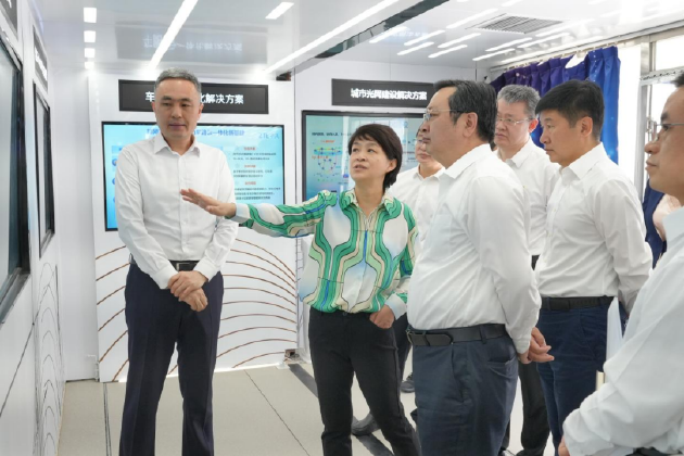 中兴公司的董事长方隆（Fang Rong）与Xiong新领域和Hegang Group进行了讨论，讨论了