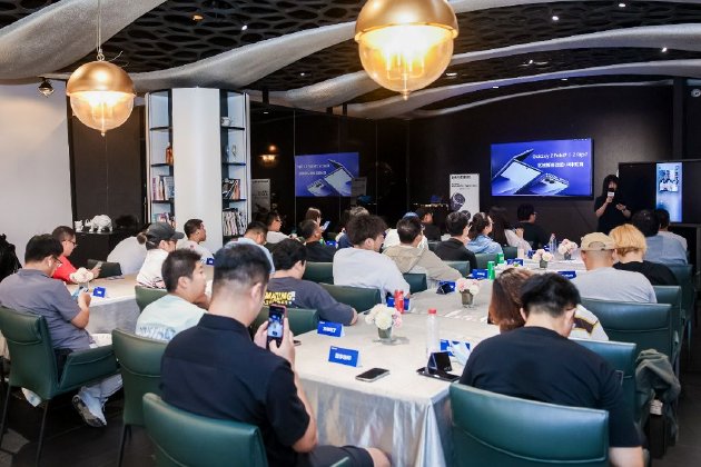 Galaxy AI革新智能生活方式 三星Galaxy Z系列AI体验官活动在京举办