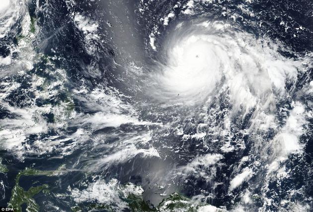 9月12日，美国宇航局提供了一张超级台风“山竹”接近菲律宾的图像。
