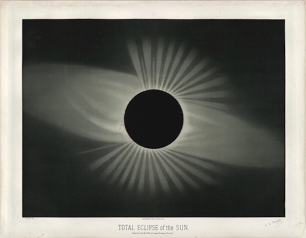 在1878年7月29日的日全食期间，美国气象局的气象学家克利夫兰·阿贝提出，日冕是许多为太阳提供能量的陨石。