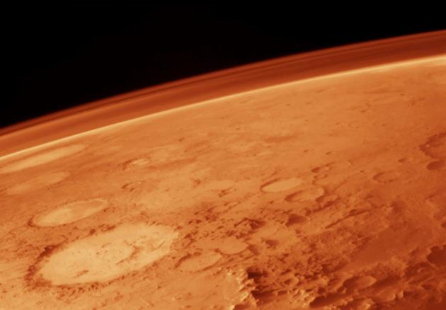 “火星一号”设想的人类生存基地无法实现，如果依据国际空间站宇航员典型的工作时间表、活动水平和新陈代谢率，估计每位火星登陆者每天要消耗大约3040卡路里热量，才能维持健康生活。
