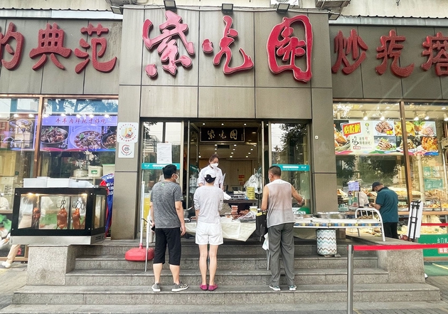 北京疫情下餐饮业自救，紫光园直播 图片来源：每经记者 王紫薇 摄