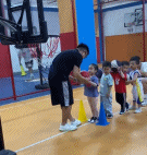 当投篮变成抛绣球gif搞笑图片