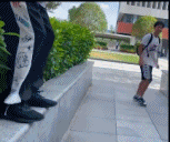 花坛里长出来个人gif搞笑图片