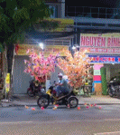 马路上最梦幻的三轮玩具车-搞笑gif动态图片-izike