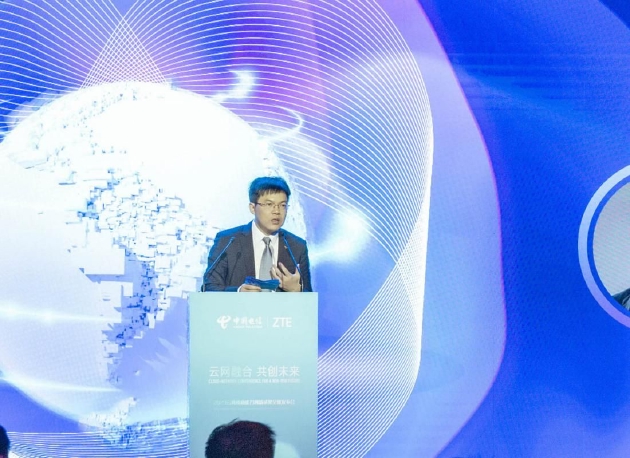 图片：中国电信科技创新部副总经理罗锐分享双方合作成果