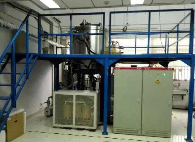 图3 中科院上海光机所研制的热交换法大尺寸钛宝石晶体生长设备