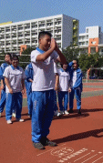 高中男生跳舞高手舞蹈-帅哥动态图片-gif动态图-izike