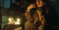 摄像机拍摄生日像在拍恐怖片-搞笑gif动态图片-izike