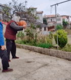 到老陪你玩篮球gif搞笑图片