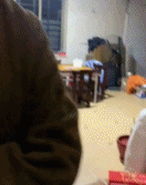 弟弟跟姐姐男朋友第一次见gif搞笑图片