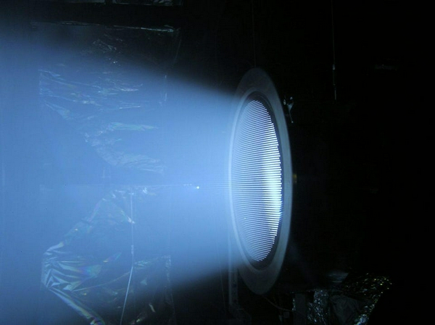 美国国家航空航天局喷气推进实验室的NEXIS离子推进器是一个长期推进器的原型，可以在很长的时间尺度上移动大质量物体