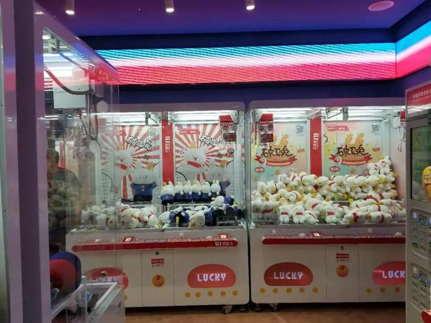 三里屯这家网红抓娃娃店重装开业,他们冒雨都要去! 升级的娃娃机