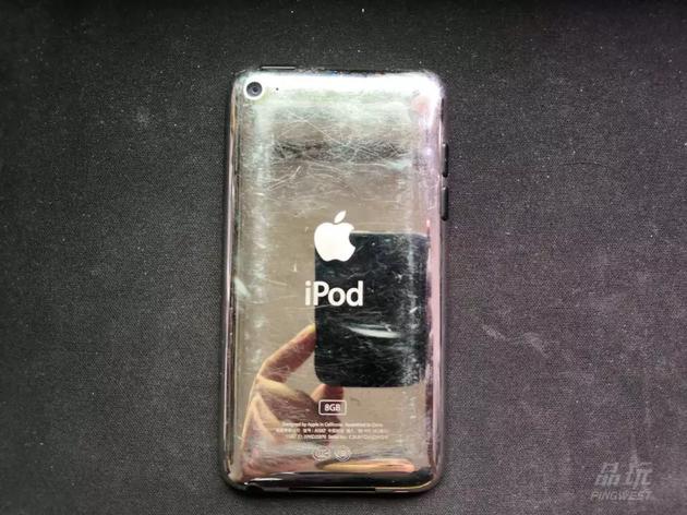 朋友的ipod touch 4全是岁月的痕迹