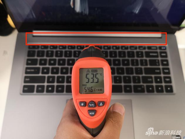 键盘上部表面温度达到54度左右