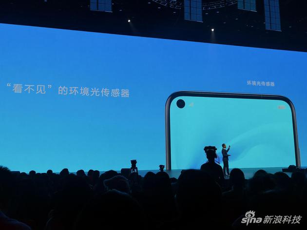 HUAWEI nova 4采用盲孔屏技术