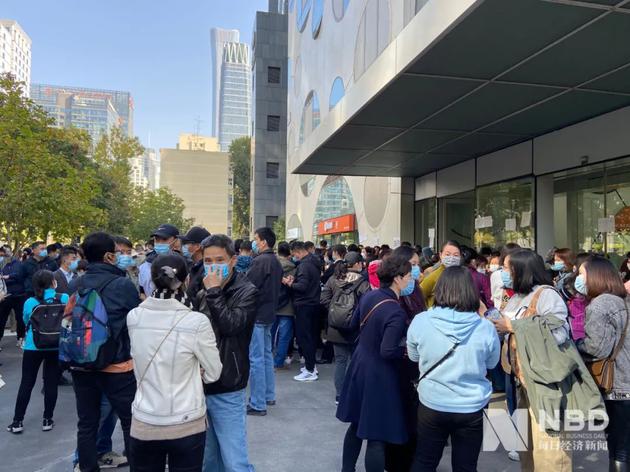 知名教育机构暴雷 创始人直播流泪道歉 家长：最佳奥斯卡