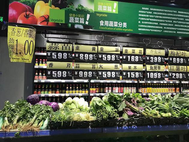 在广州石牌村,已有菜市场转型改造为生活超市。(图片拍摄:吴容)