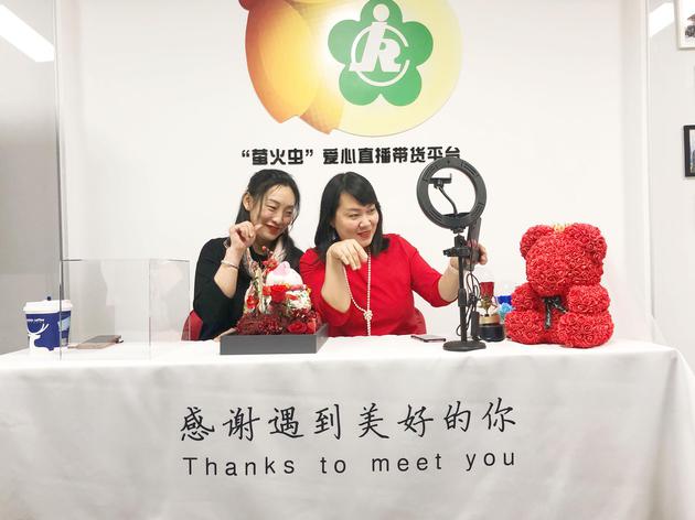 探访直播间里的残疾人主播：不是包装成网红，而是提供一份工作