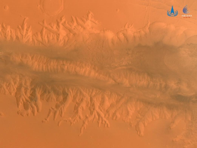 △中分辨率相机拍摄的火星水手谷局部地貌