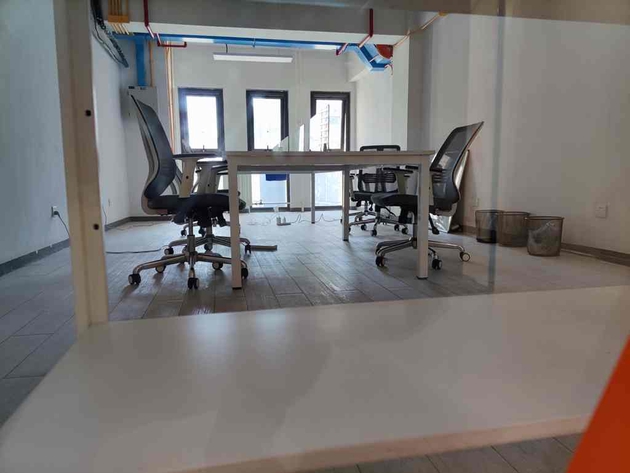 寺库注册地址里面有桌椅,无人办公