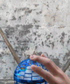 这玩具是买来放生的吧gif搞笑图片