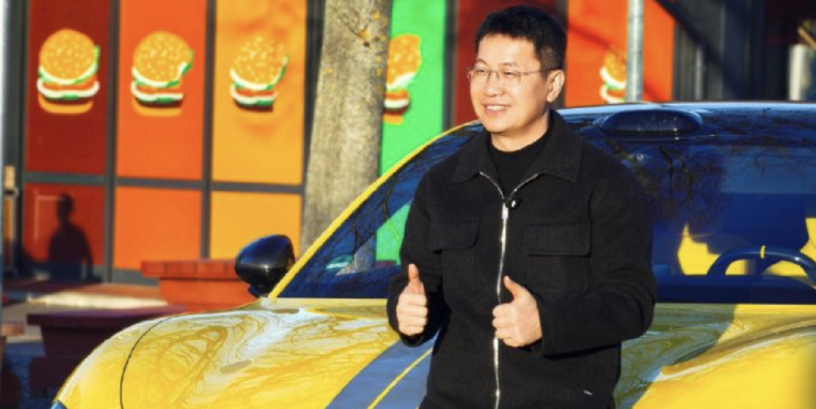 卢伟冰德国试驾小米SU7车型